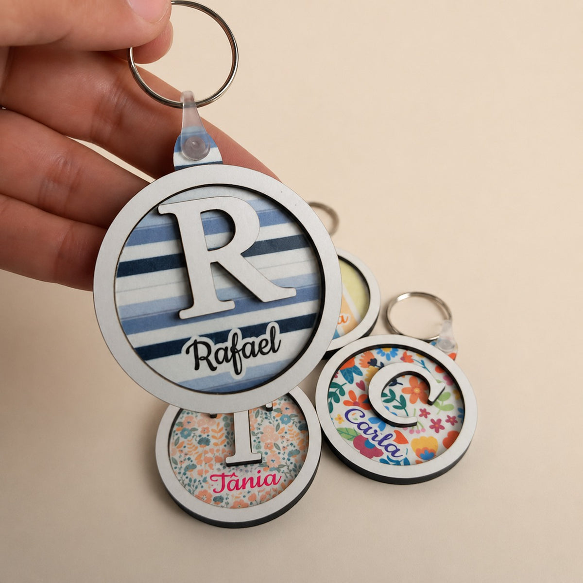 Identificador de Mochila com Inicial & Nome
